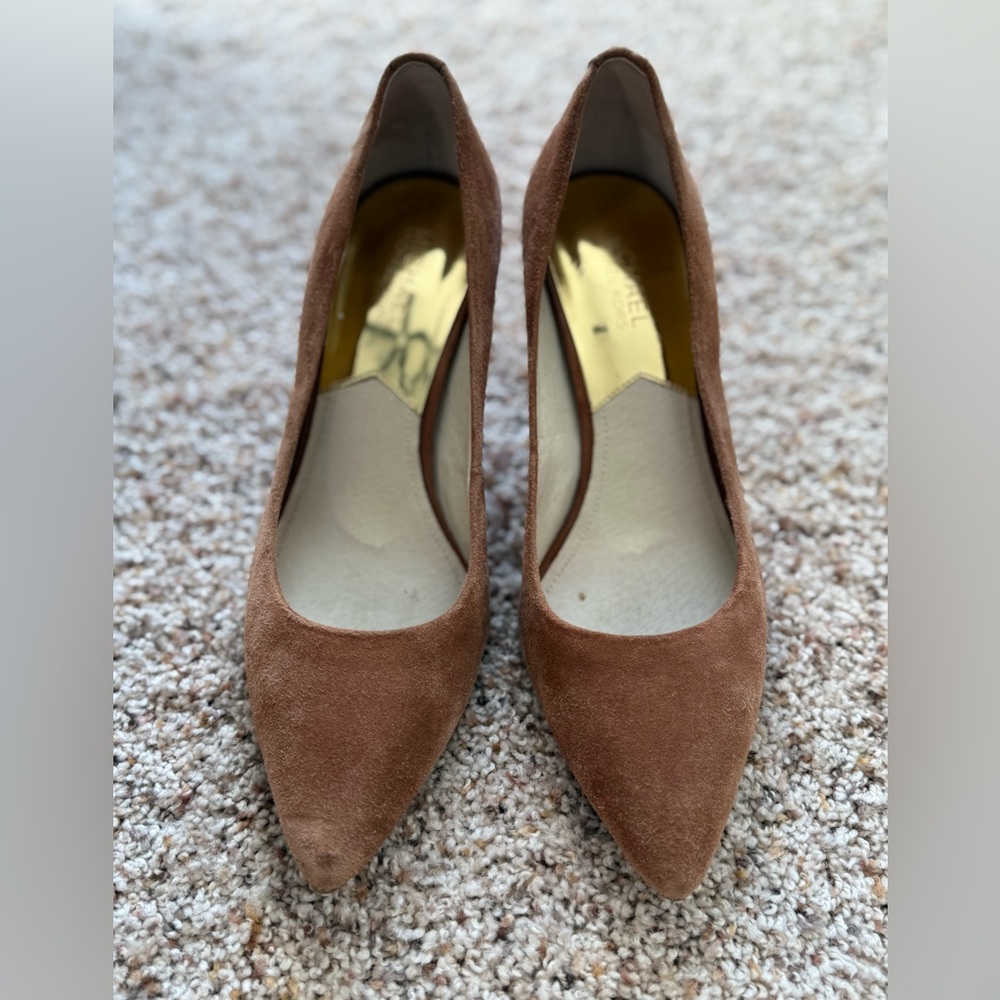 Micheal Kors suede camel pumps